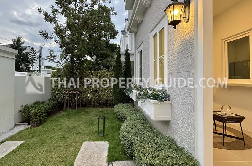 House with Shared Pool in Bangnatrad 